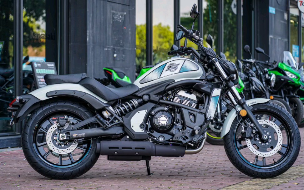vulcan s 22款小火神珍珠白排量649cc,座高705mm