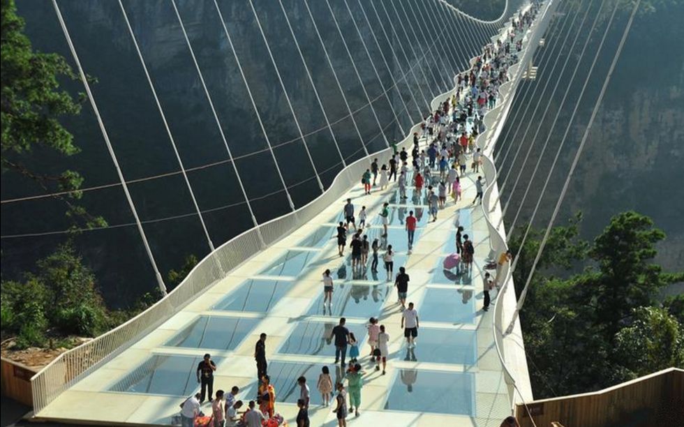 【保安蜀黍】你不敢走这种玻璃大桥是因为不相信这种玻璃呢?