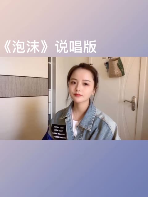 淡黄的长裙 蓬松的头发