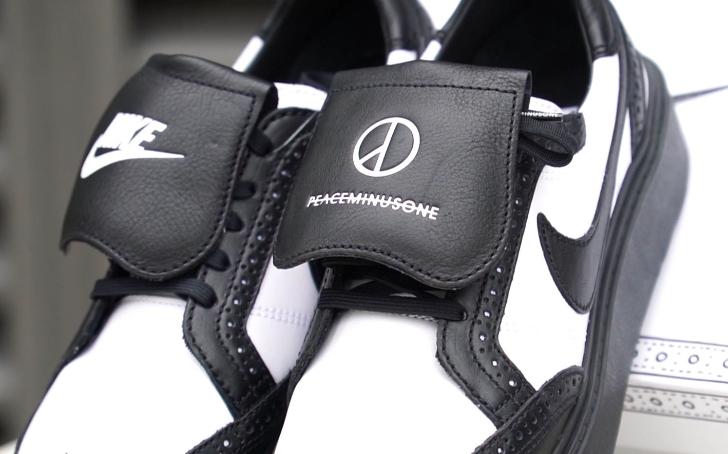 [图]开箱频道 | 避不开的黑与白 · PEACEMINUSONE x Nike Kwondo 1「Black & White」