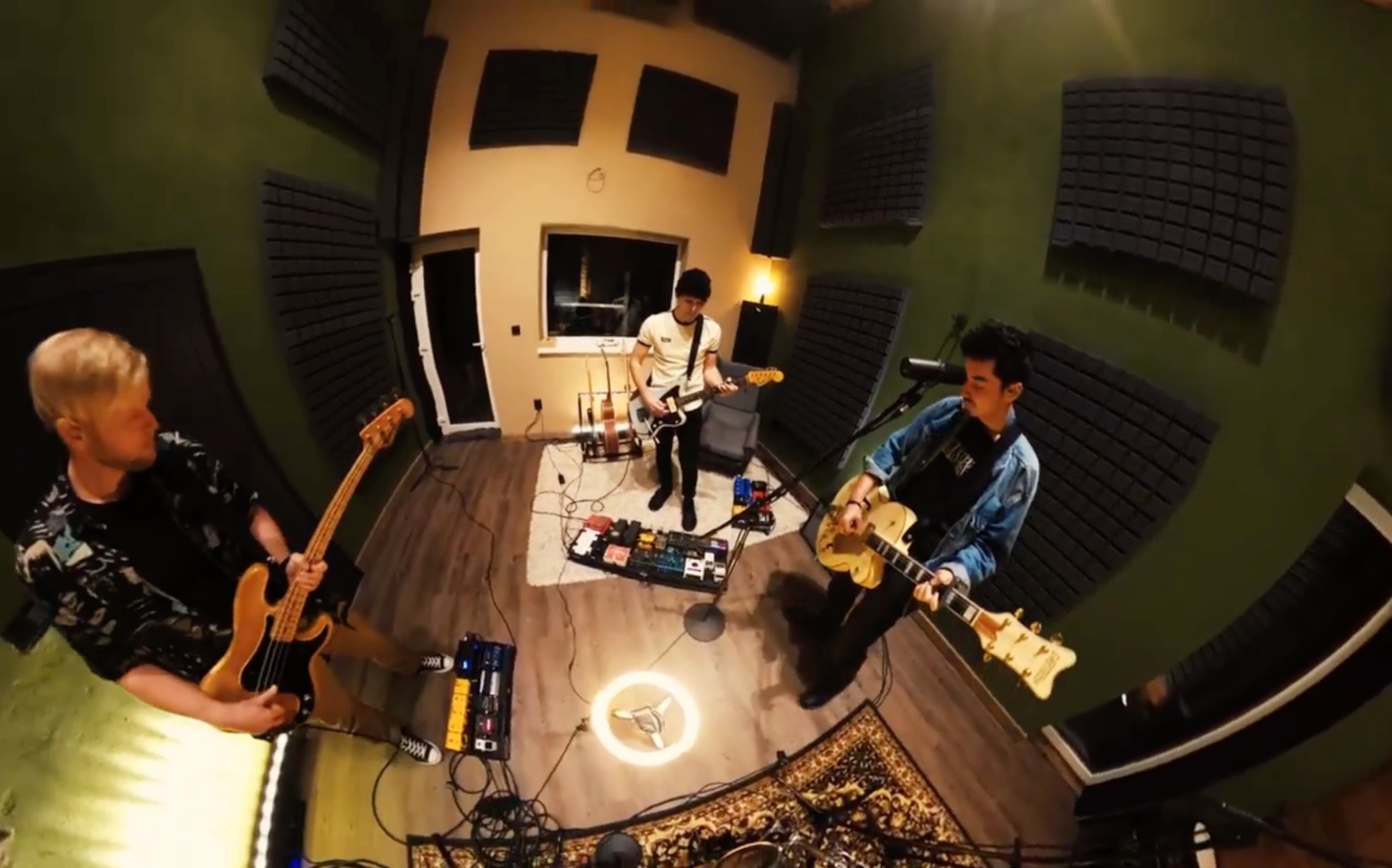 捷克语歌词捷克流行乐队mirai的单曲billboardy录音棚版