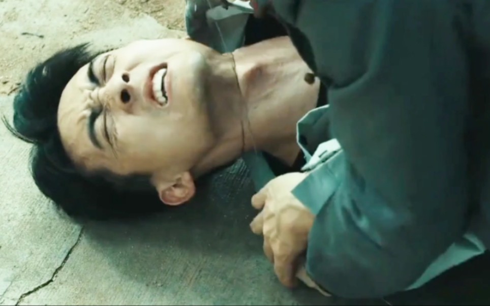 警察抓捕犯罪头目结果大意了反遭对方钢丝勒死殉职