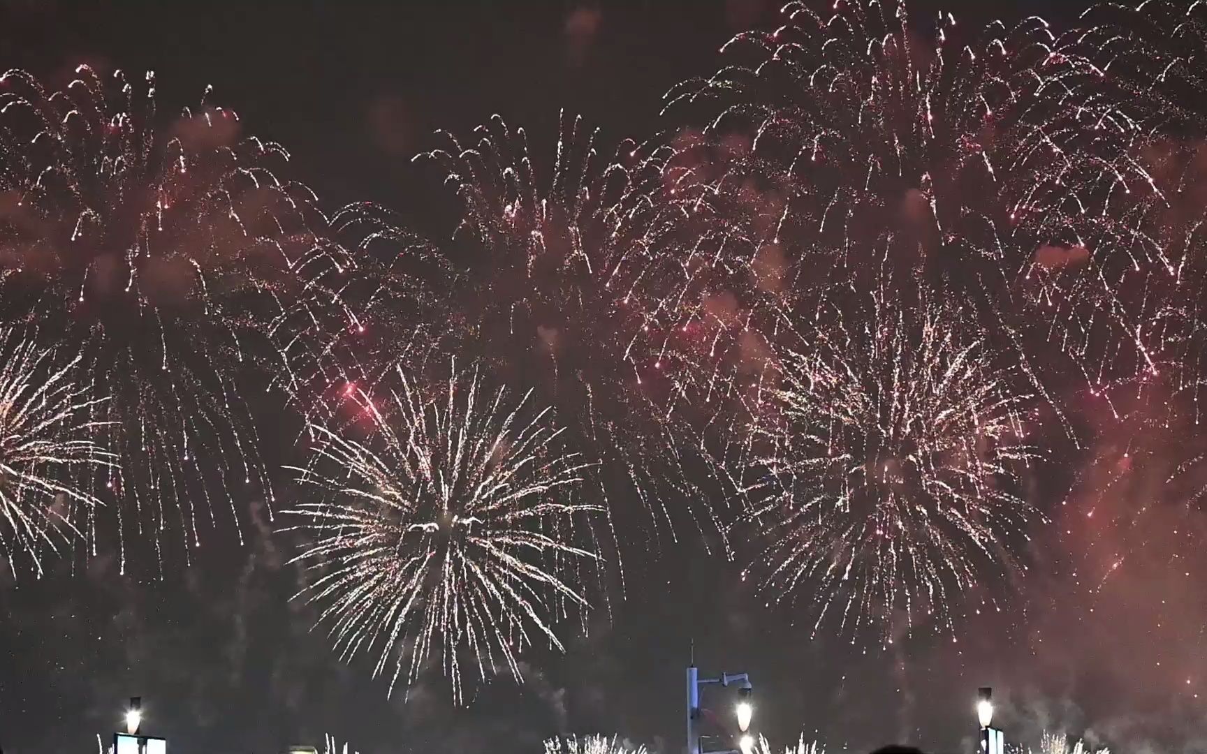 南昌2023迎春烟花晚会秋水广场视角