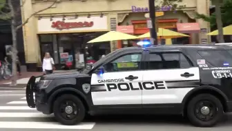 来自波士顿，剑桥和纽约的警车响应，消防车和救护车。