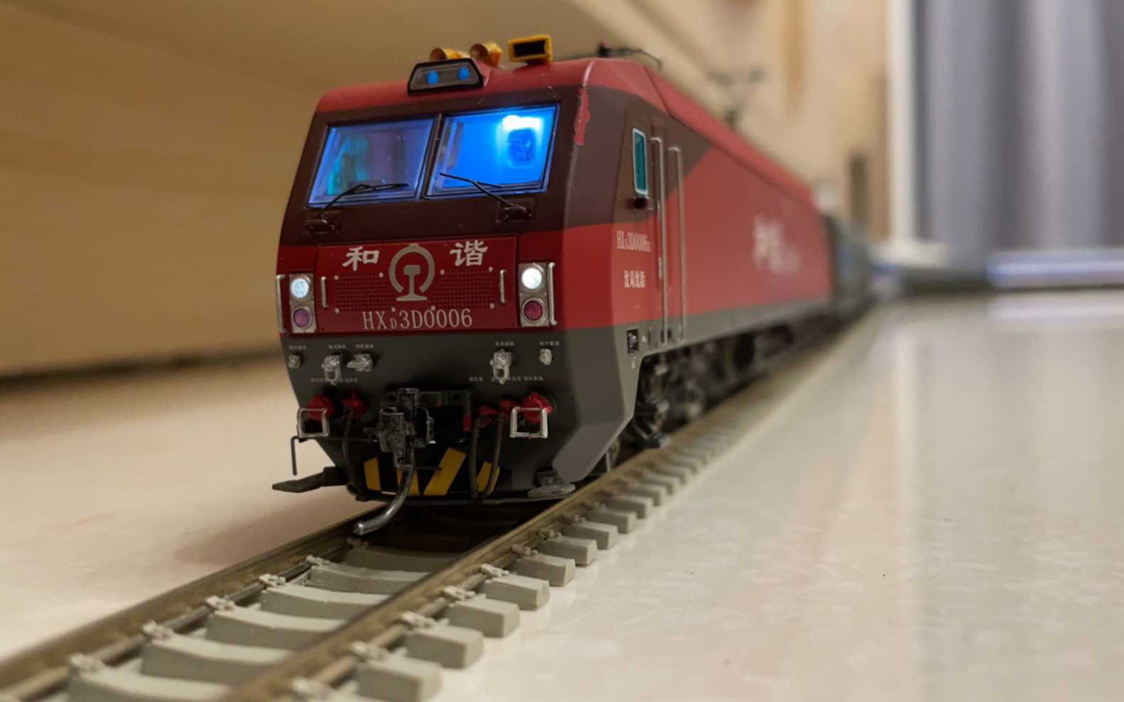 火车模型- hx3d牵引特快慢速通过