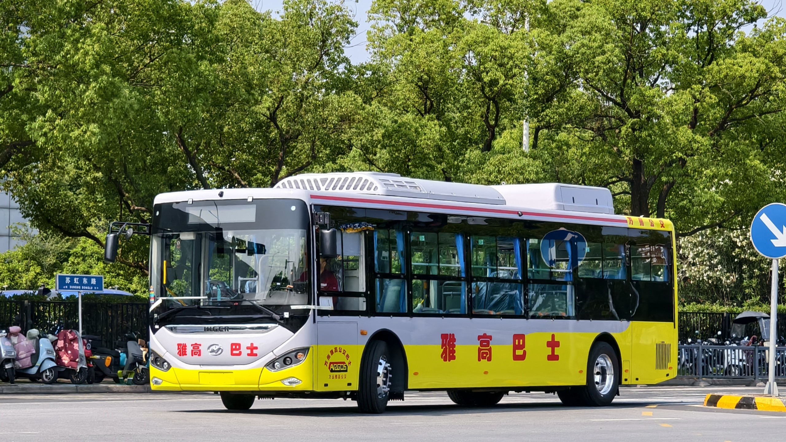 全国第四批海格蔚蓝a10l下线路试,共10台