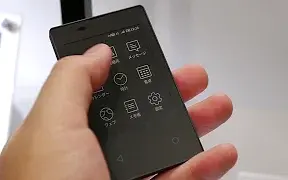 Download Video: DoCoMo 最新产品「卡片手机 KY-01L」上手