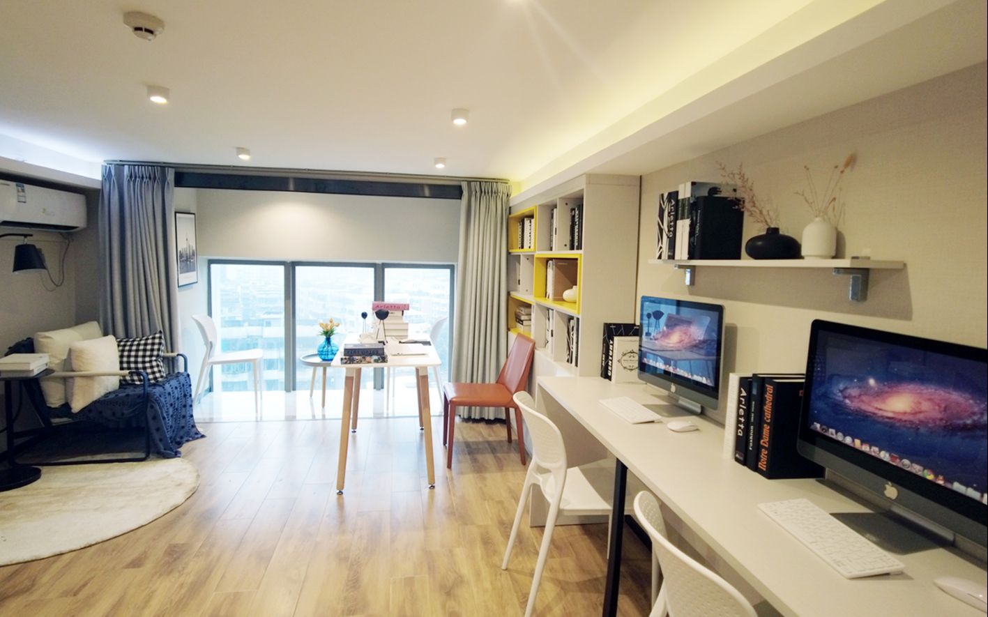 实拍:广州42㎡复式小公寓;麻雀虽小,五脏俱全,住人办公两不误