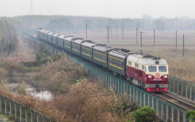 【铁路随拍】甘钟铁路仅存的客运列车?