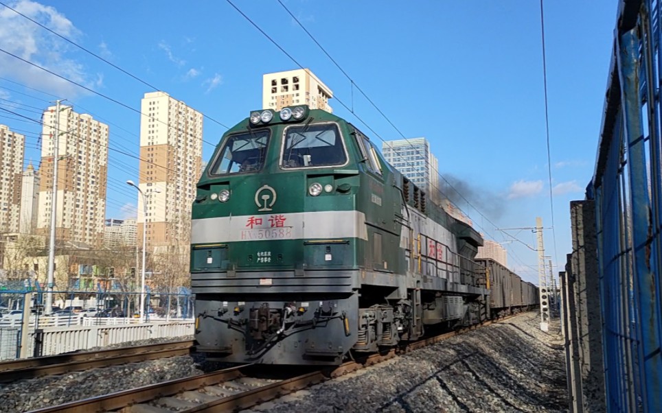苏抚线沈局吉段hxn5 0588牵引15602次列车接近榆树台站