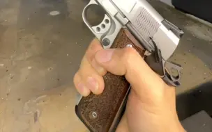 Download Video: 价值12500史密斯威森9mm 1911全尺寸半自动手枪