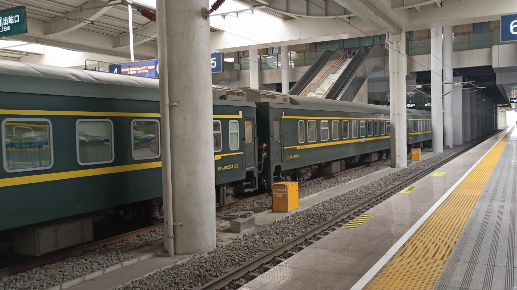 ss7d0048牵引k2045沈阳北～西安,进西安站五站台六道