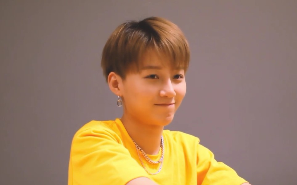 【非日常派对】刘雨昕,一个甜妹的可爱撒娇,伞人已融化!