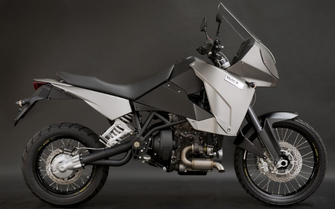 世界各地销售《涡轮增压柴油摩托车》并且广泛装配美国海军陆战队