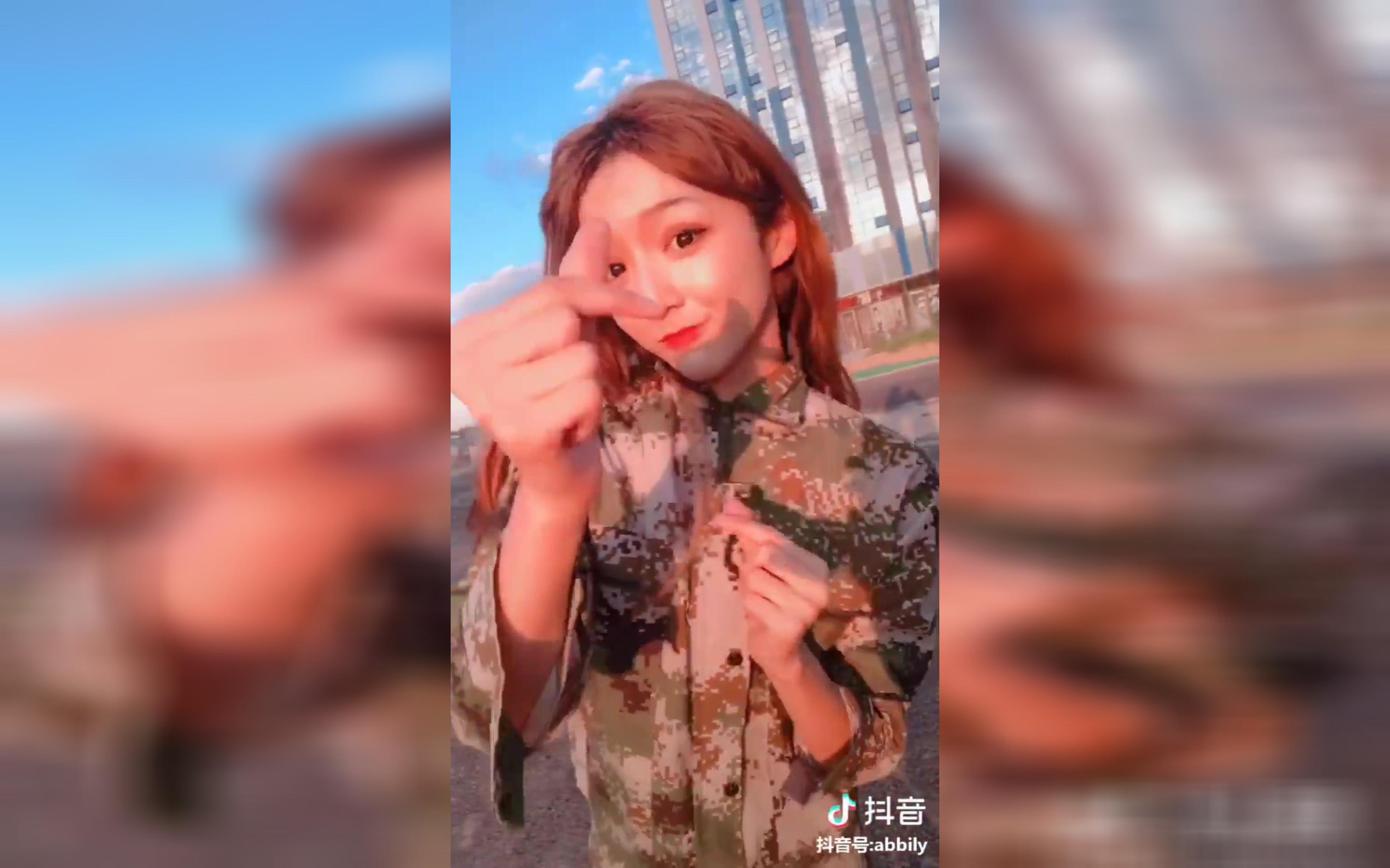 抖音最美女装大佬abbily高中军训生活继续跟踪报道