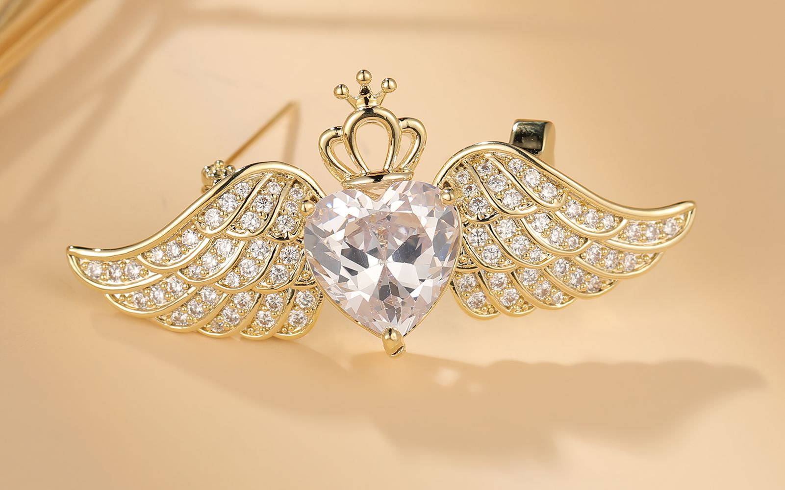 心形皇冠翅膀胸针