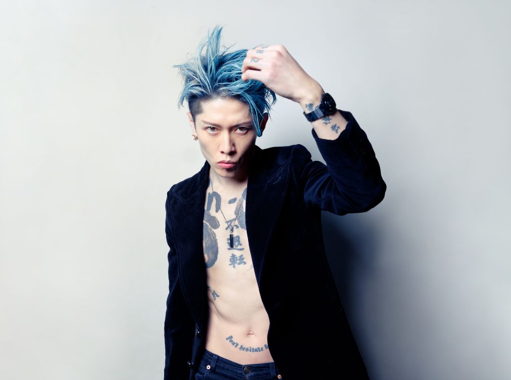 【雅MIYAVI】弹吉他就弹,还秀纹身干嘛!哔哩哔哩bilibili