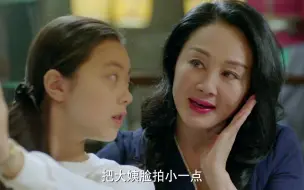 Download Video: 小别离：看琴琴吃大餐真香，羊肉卷卷菜太有食欲了，把人馋哭了