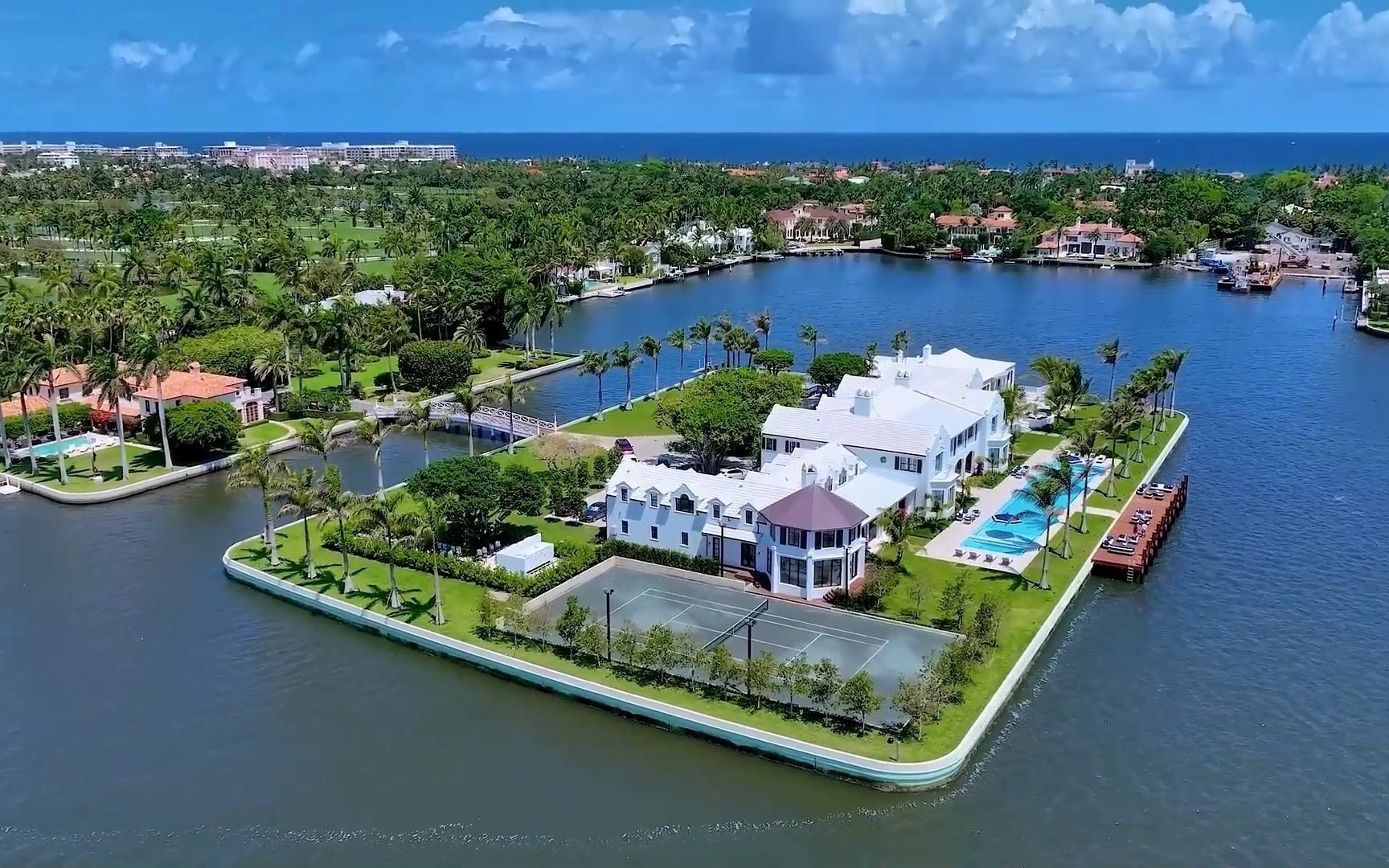 佛州￥15亿海景小岛别墅,别墅里的天花板,四周环水,带游艇码头