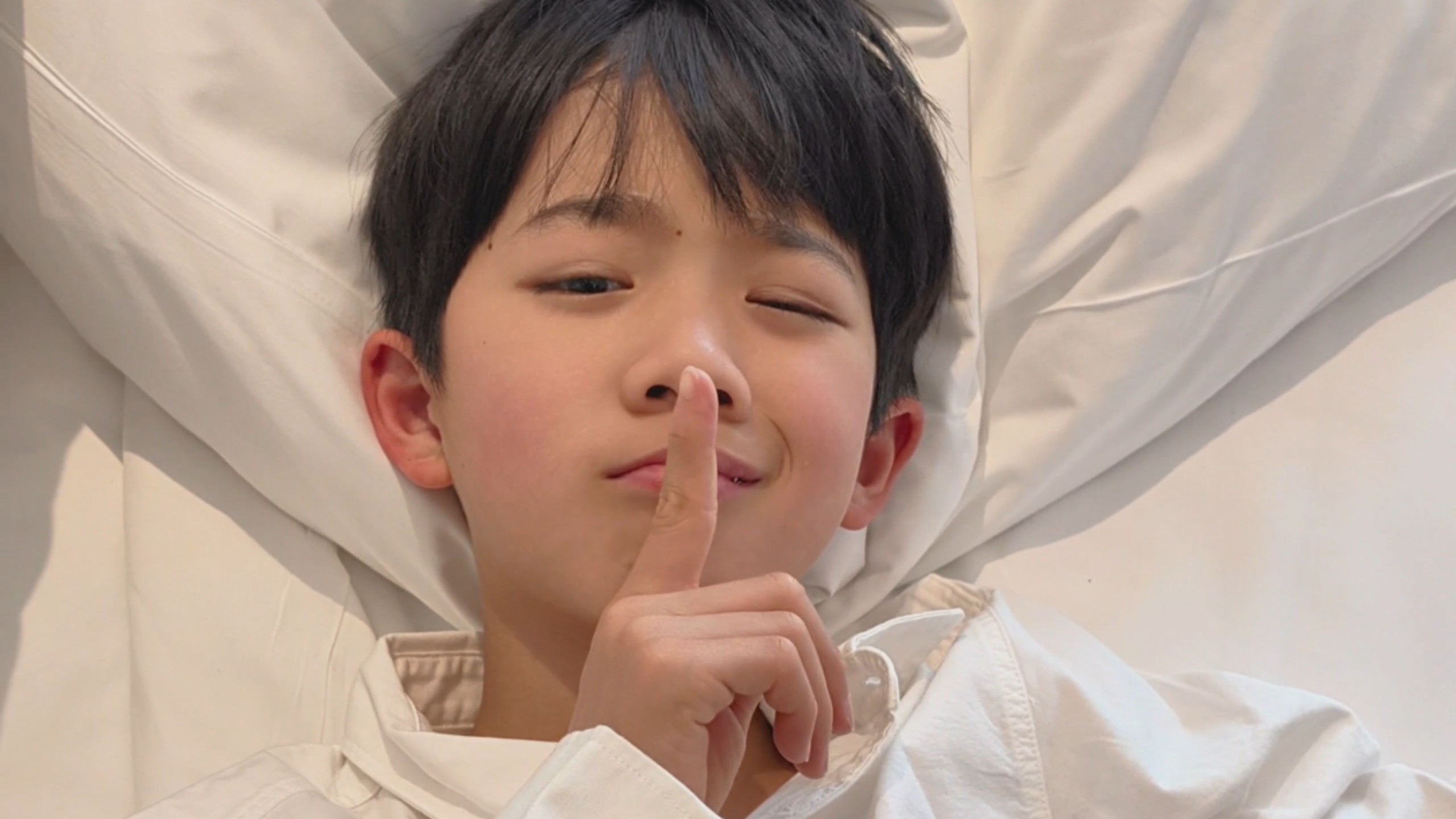 看我完美下颚线……