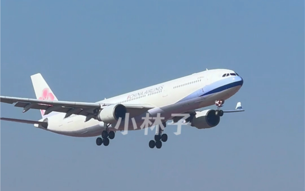 来自宝岛台湾的航司-华航330入港厦门高崎国际机场