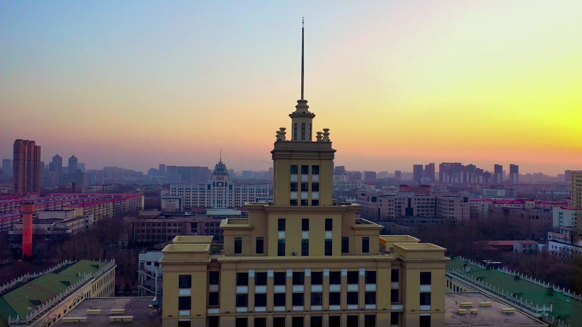 航拍黑龙江大学夕阳雪后黑大
