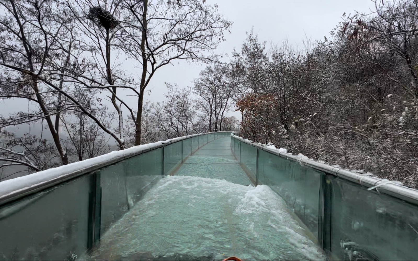 淄博 红叶柿岩 雪景漂流