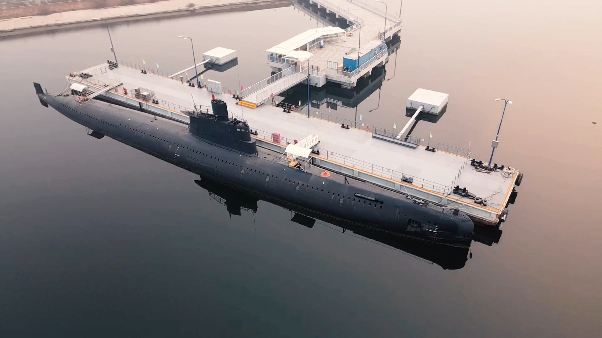 天津泰达航母公园潜艇