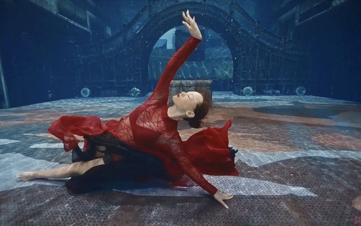 卷珠帘水下舞蹈配腾格尔的卷珠帘绝美舞姿销魂歌声