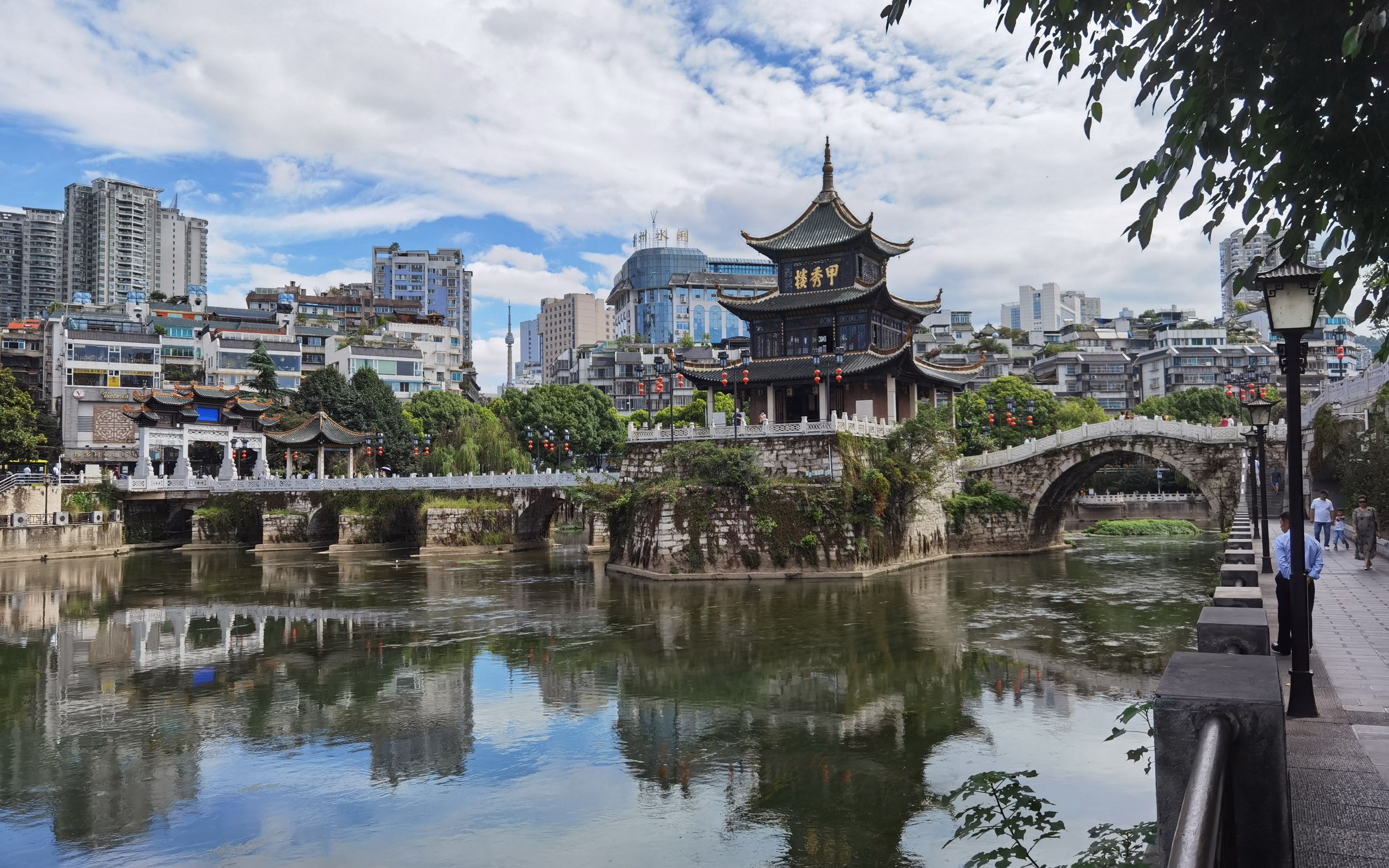俩夫妻自驾黔湘桂(26)游贵阳甲秀楼景区,看到了什么风景?