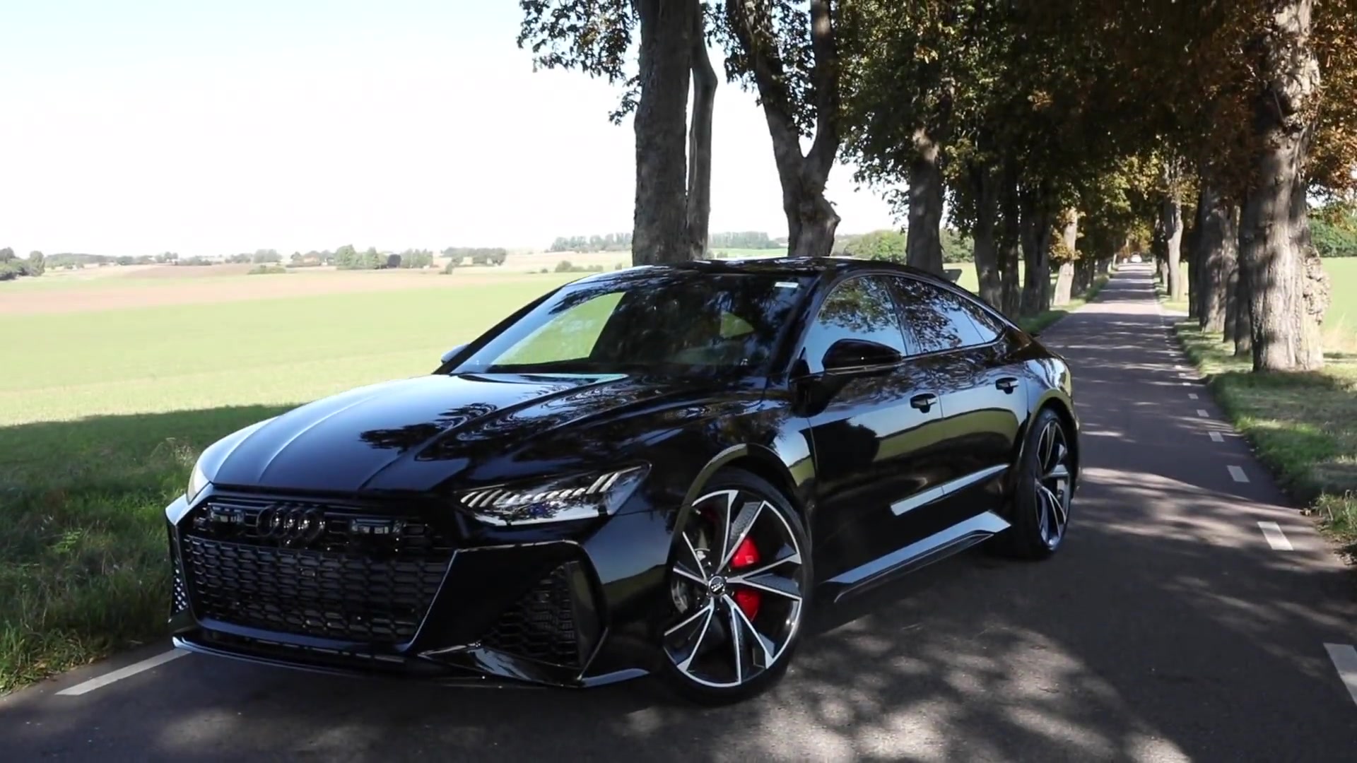 令人惊艳的2021奥迪rs7-史上最漂亮的车?_哔哩哔哩_bilibili