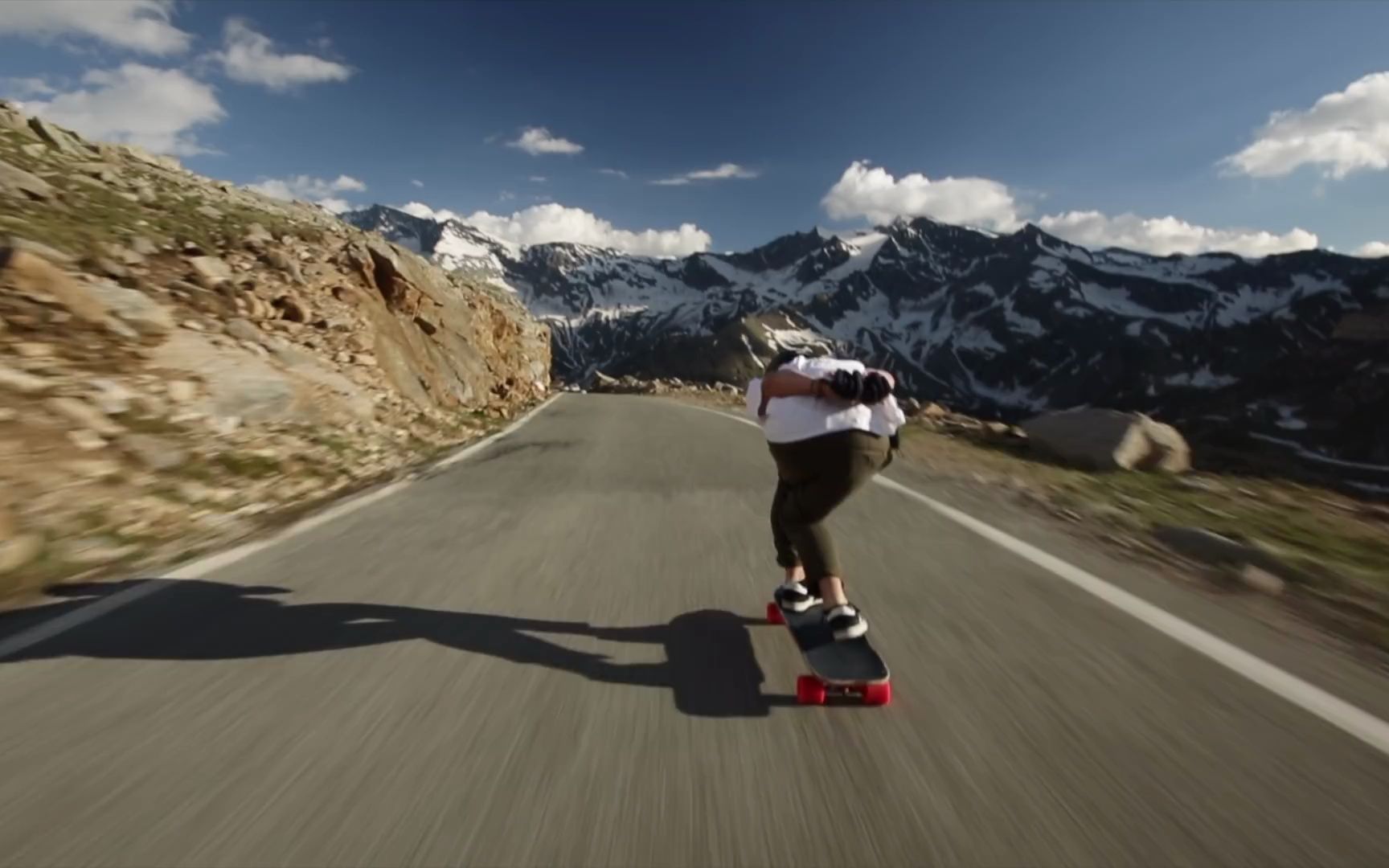 【极速滑板】阿尔卑斯山下坡