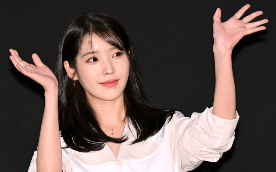 活动  以前我用温柔来形容李知恩的可爱现在用iu来形容温柔可爱