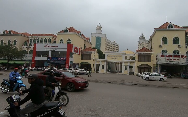 越南散步篇散步与中国广西省相邻的中越边境城市越南芒街市