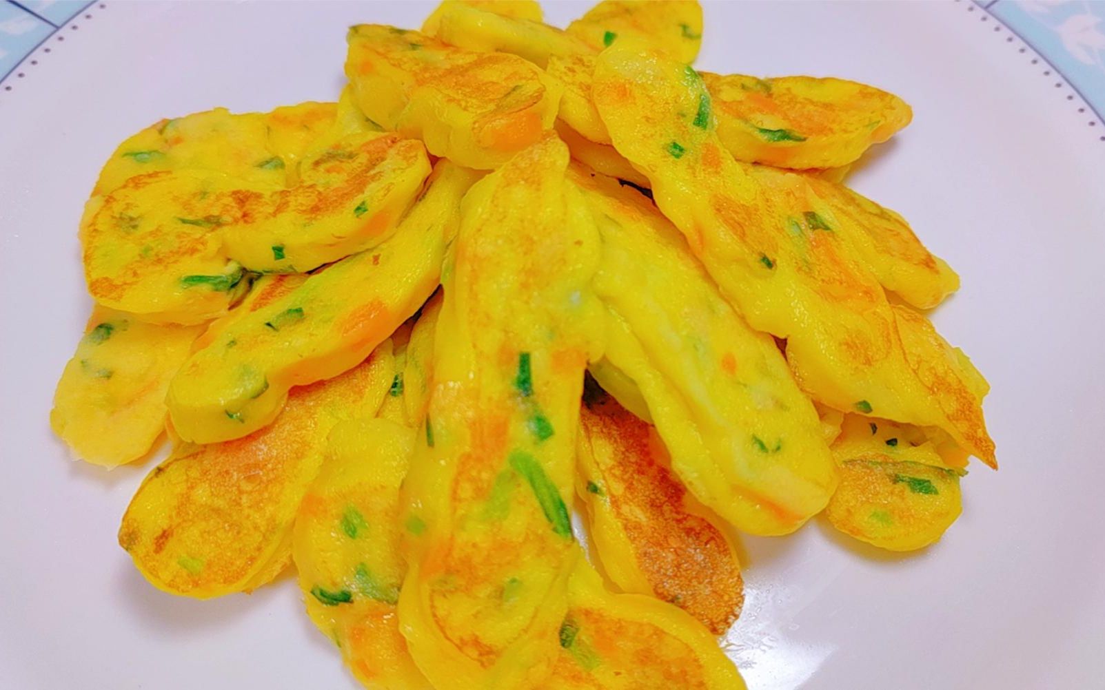 营养早餐山药蔬菜饼,口感软嫩做法简单,适合2岁以上宝宝辅食饼