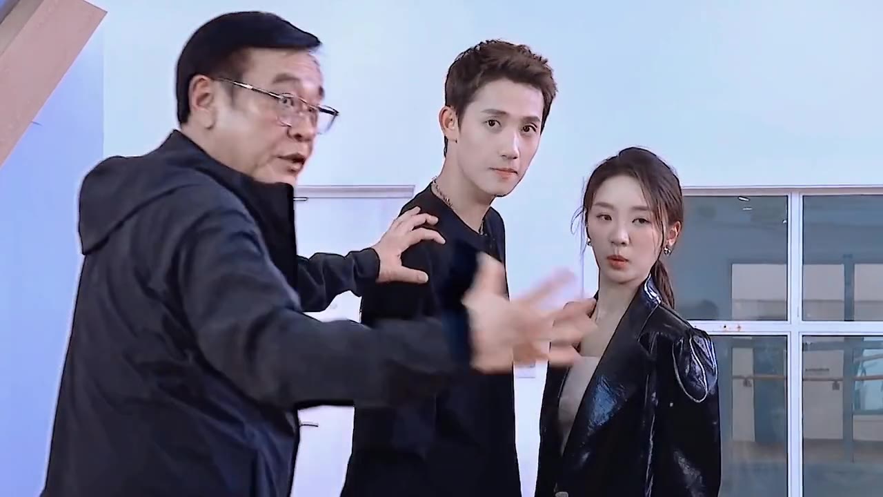 是导演尔冬升和陈宥维都承认的帅气哥哥呀张月穿婚纱跳舞1022我心动了