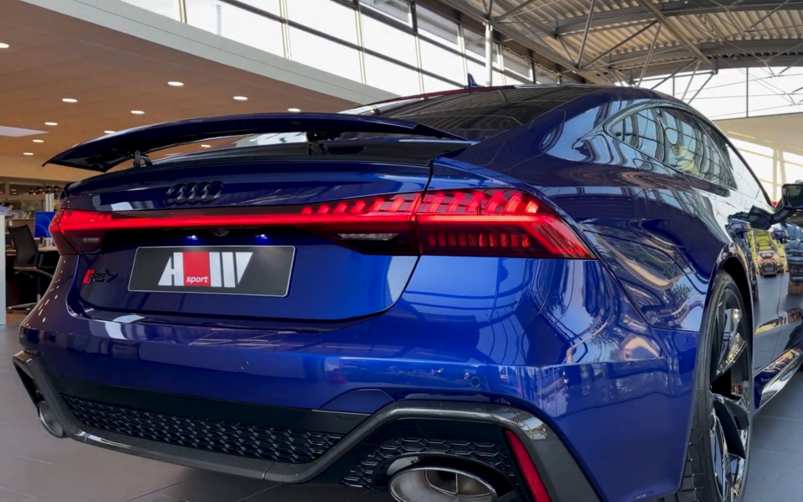 看尾灯识车 2023奥迪rs7外观内饰鉴赏 声浪动听