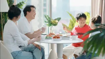如果二胎的水端不平，就把天平倾向老大