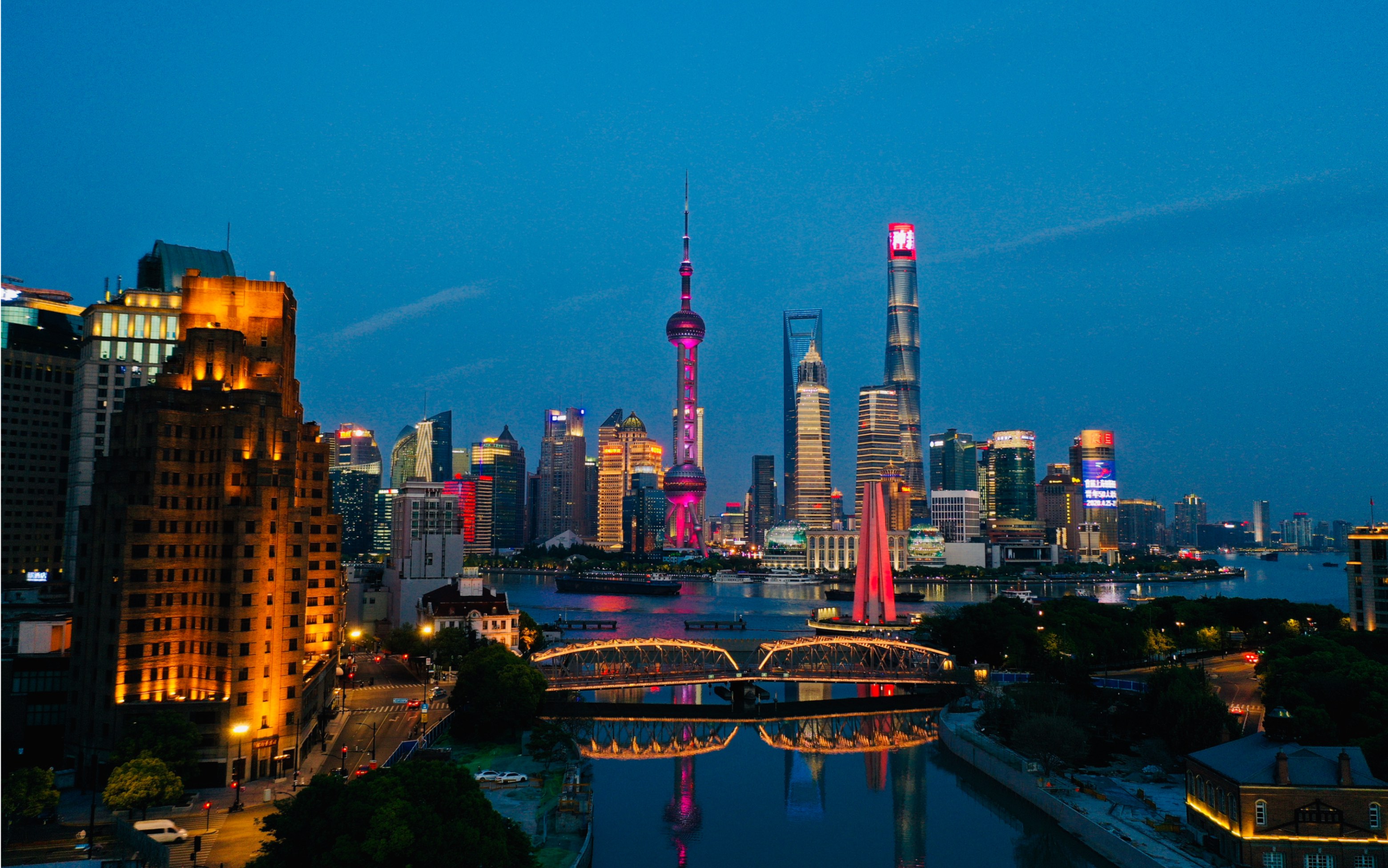 上海夜景法师桥拍陆家嘴夜景东方明珠金茂大厦上海中心