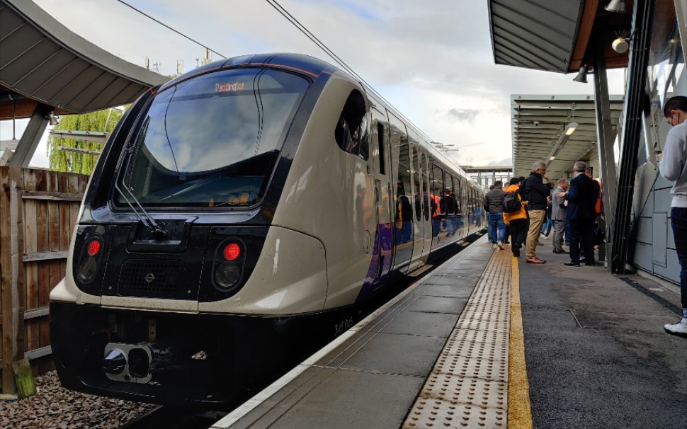 [英国铁路][伦敦地铁]伊丽莎白线下行首发到达终点站abbey wood