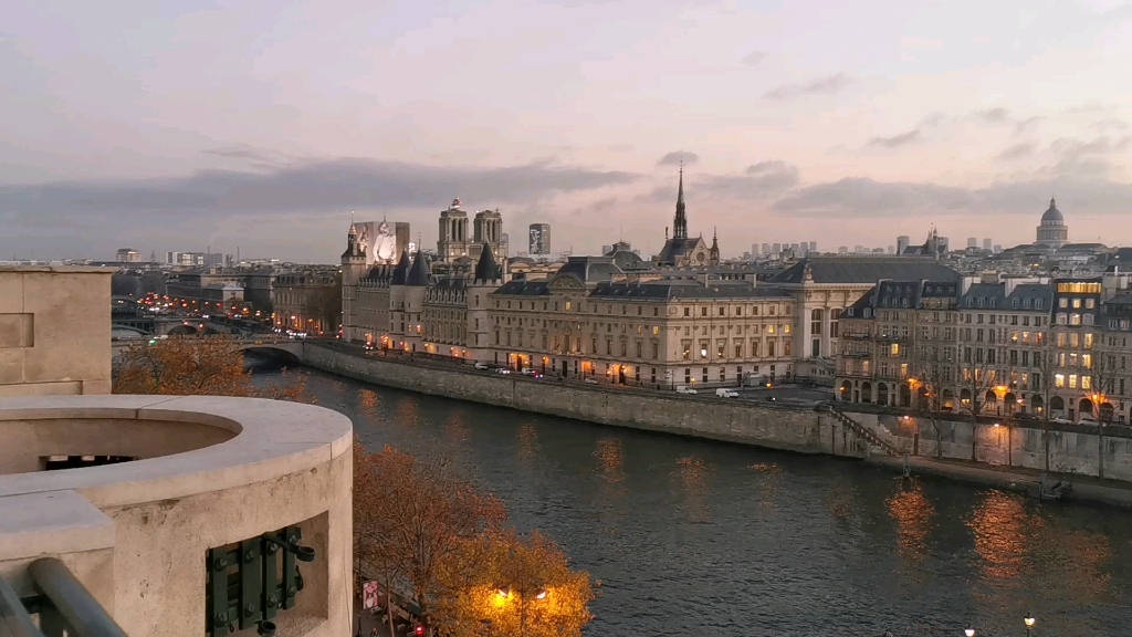 巴黎白马酒店顶楼餐厅 Le ToutParis 视野真是不错哔哩哔哩bilibili