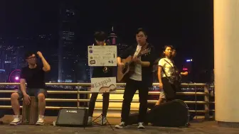 Descargar video: 香港街头贤仔翻唱张敬轩-春秋，太好听了叭！！