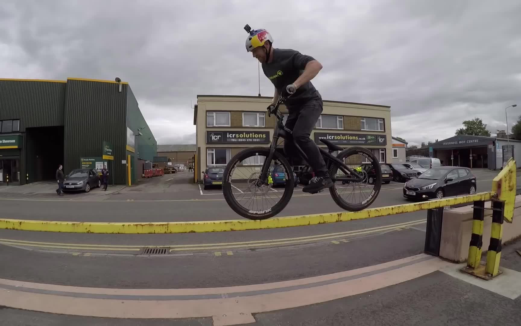 丹尼与邓肯的练车(玩车)视频 24街攀