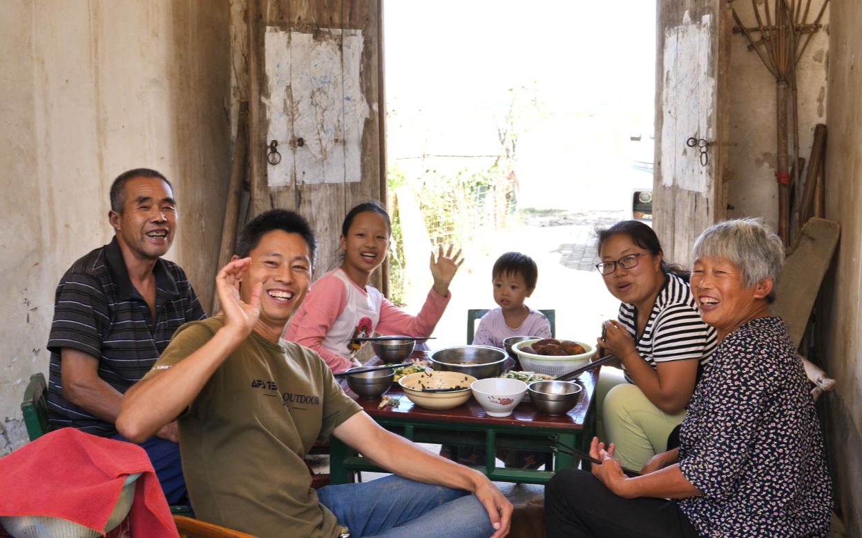 农村一家人这样过中秋,大盆饭菜端桌上,很多人向往的生活_哔哩哔哩