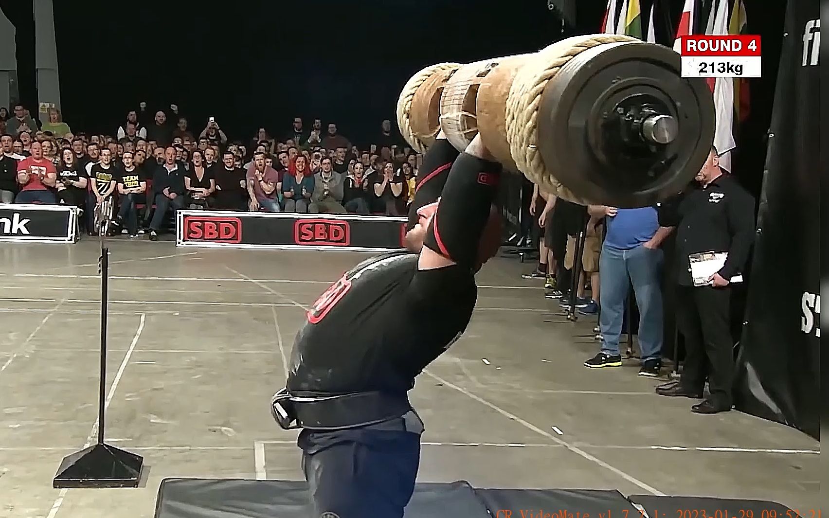 大力士举重赛,两个鸡蛋头的对决