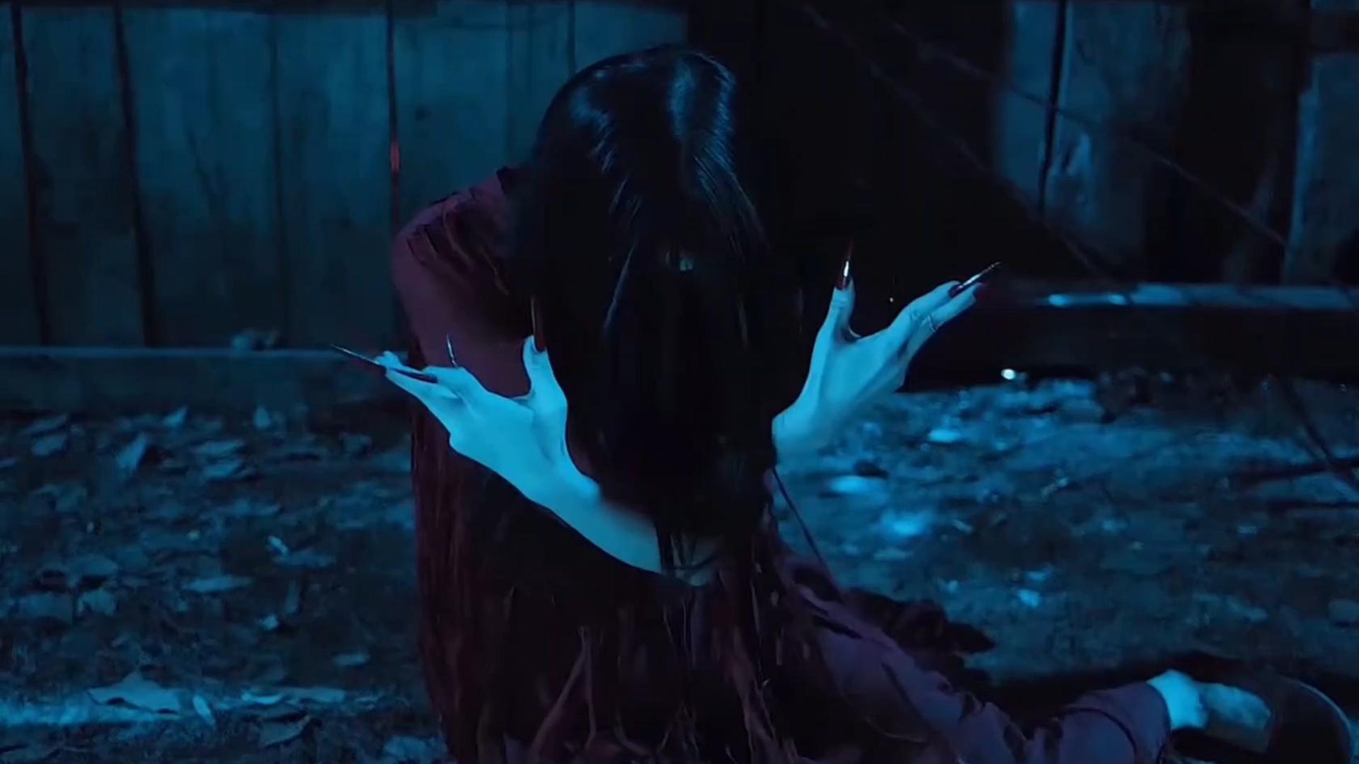 姐姐为救妹妹意外身亡,结果化身笔仙归来护她周全