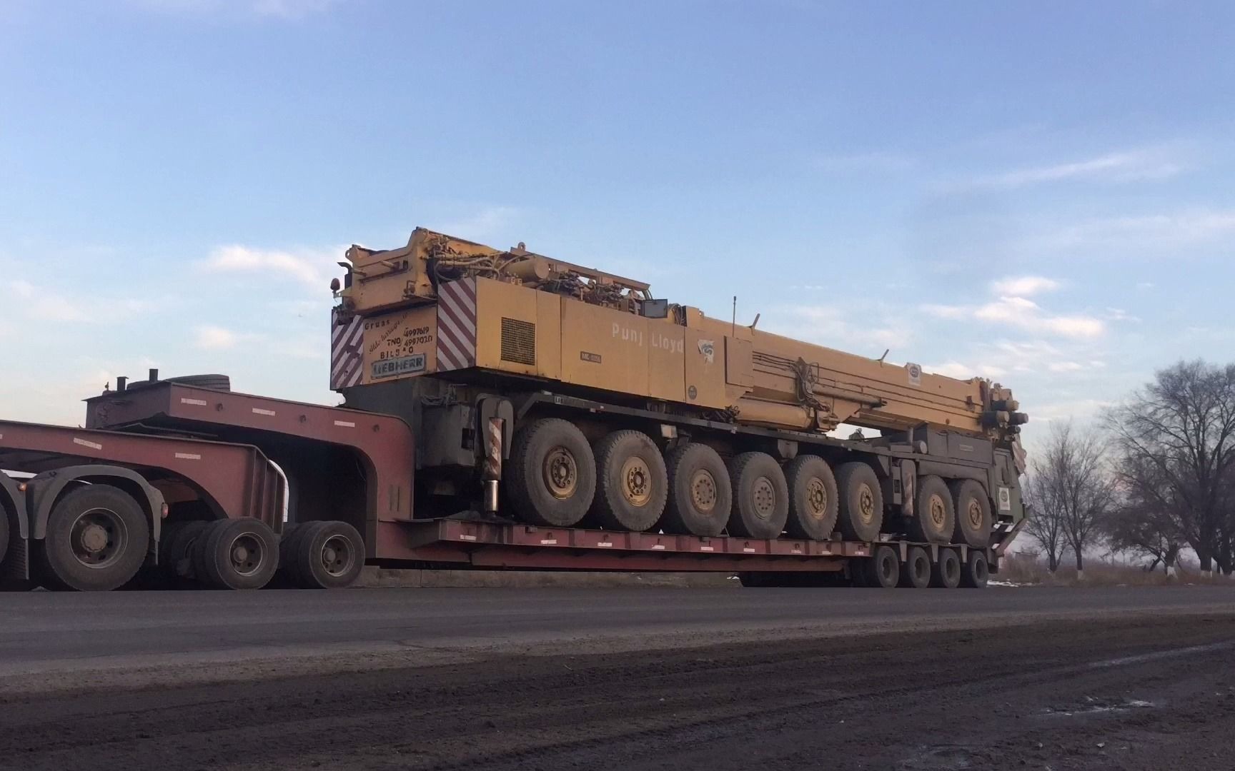 liebherr lt1300 汽车起重机转场
