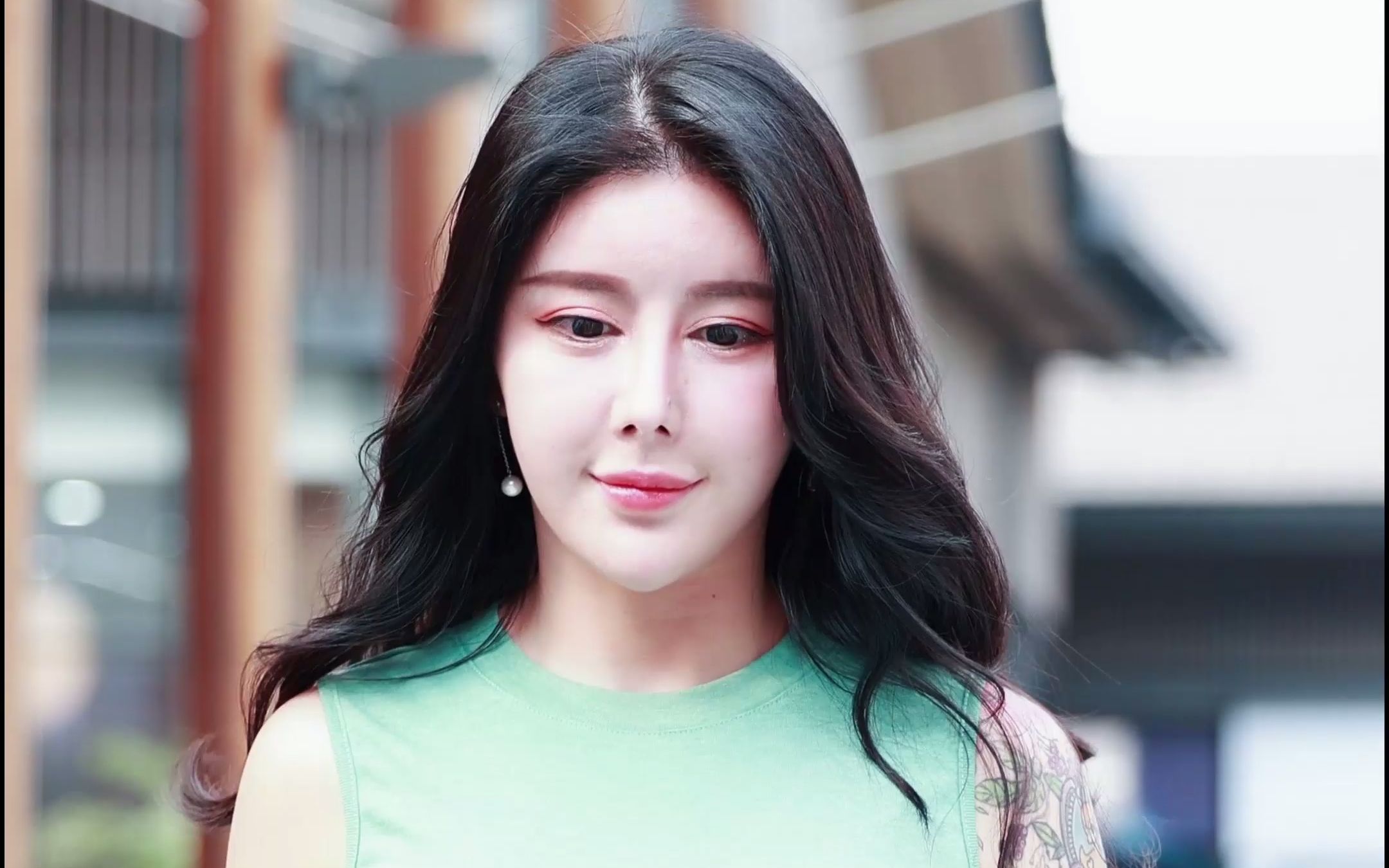 成都太古里街拍身材爆炸的猪小七佳能eosr6 4k50帧