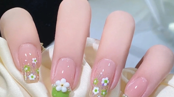 一些类水玉暖炽的美甲