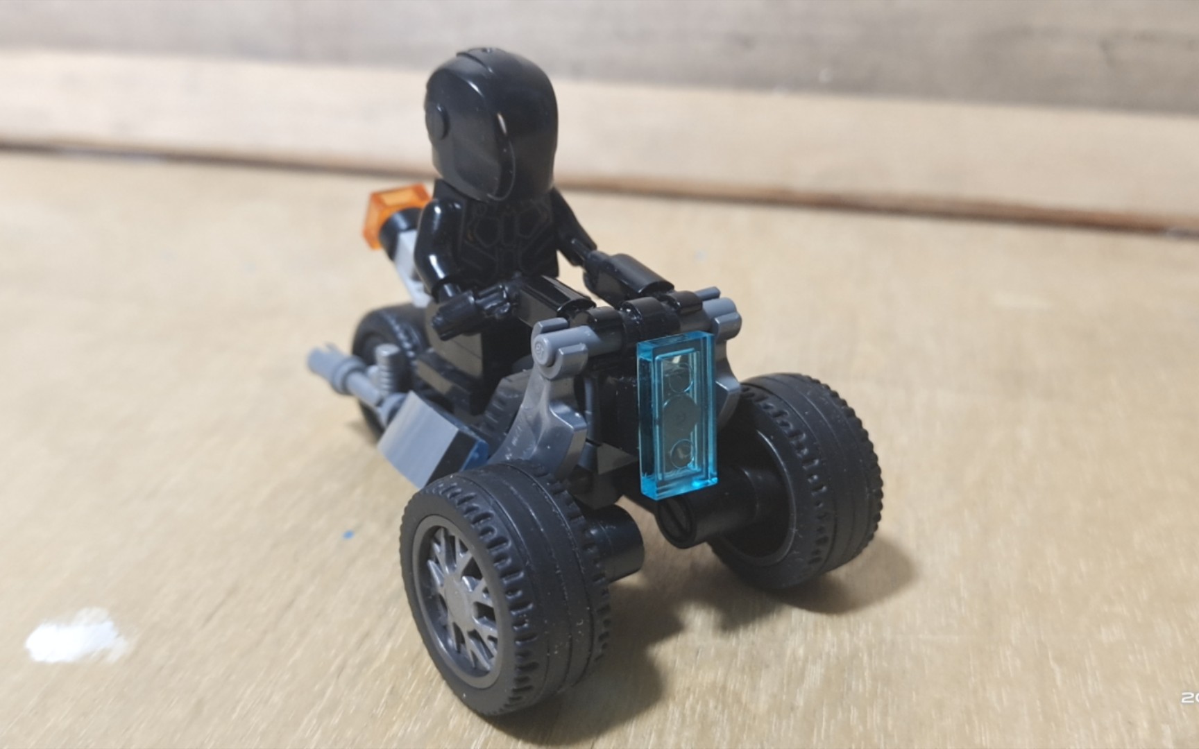 乐高moc创意倒三角可载人摩托车